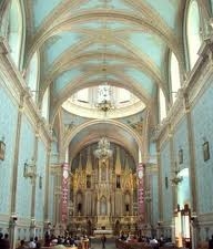 The altar of El señor de Escapulitas Catholic Church in Moroleón