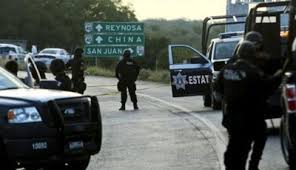 Los estados are the state police in México and are always armed.