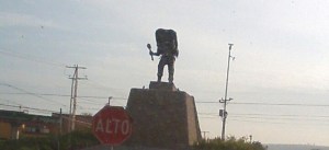 The statue of Pipila at the glorieta (traffic circle). Turn right here for the U.S. consulate. The immigration office SEGOB is left here.